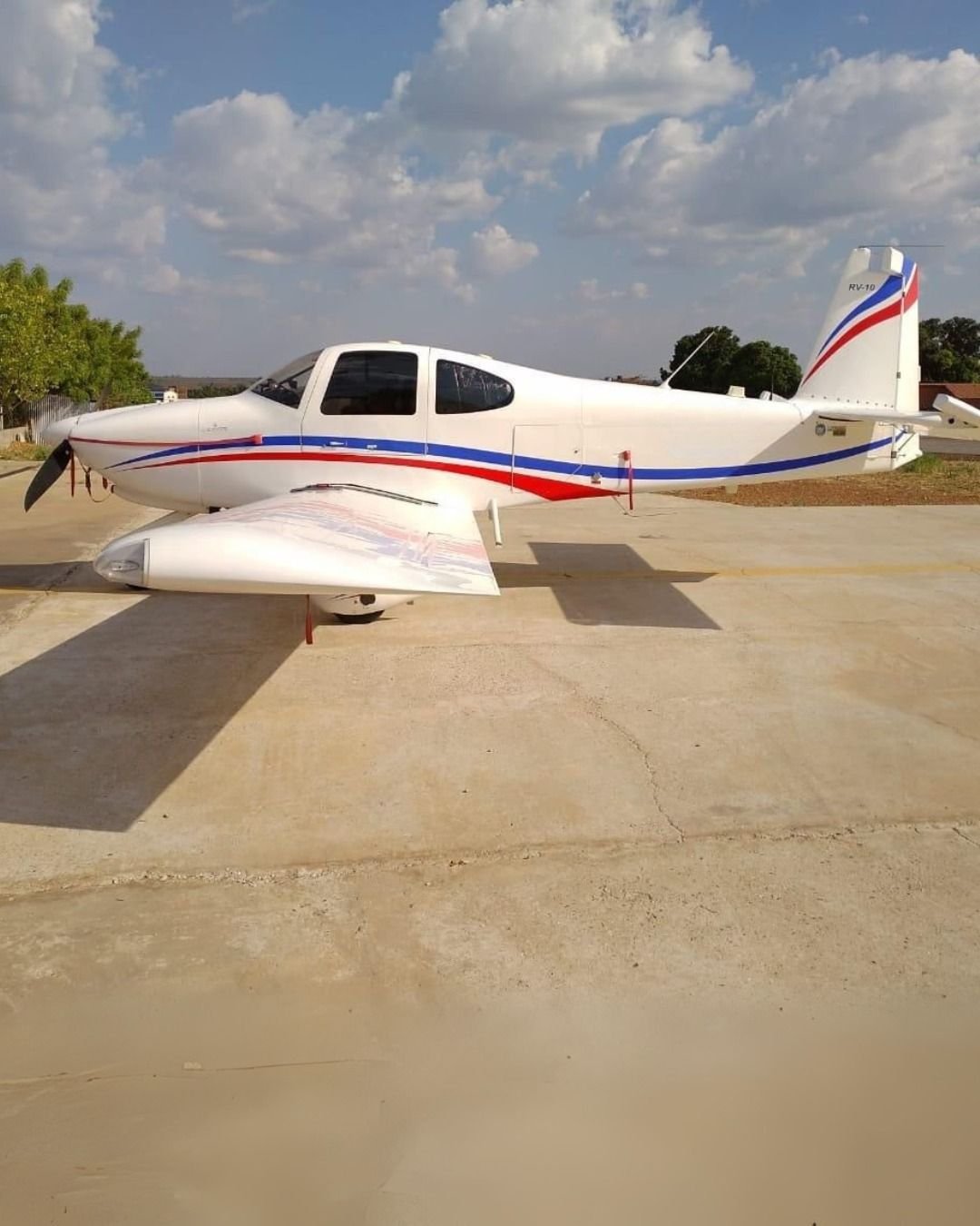 VAN´S RV-10 FLYER 2011