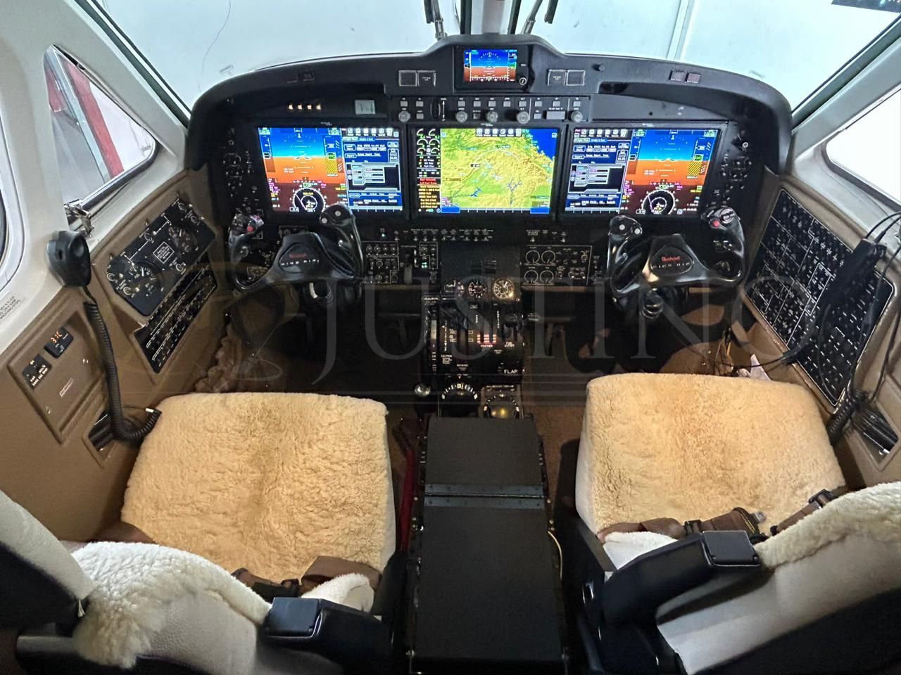 BEECHCRAFT KING AIR 350i 2016