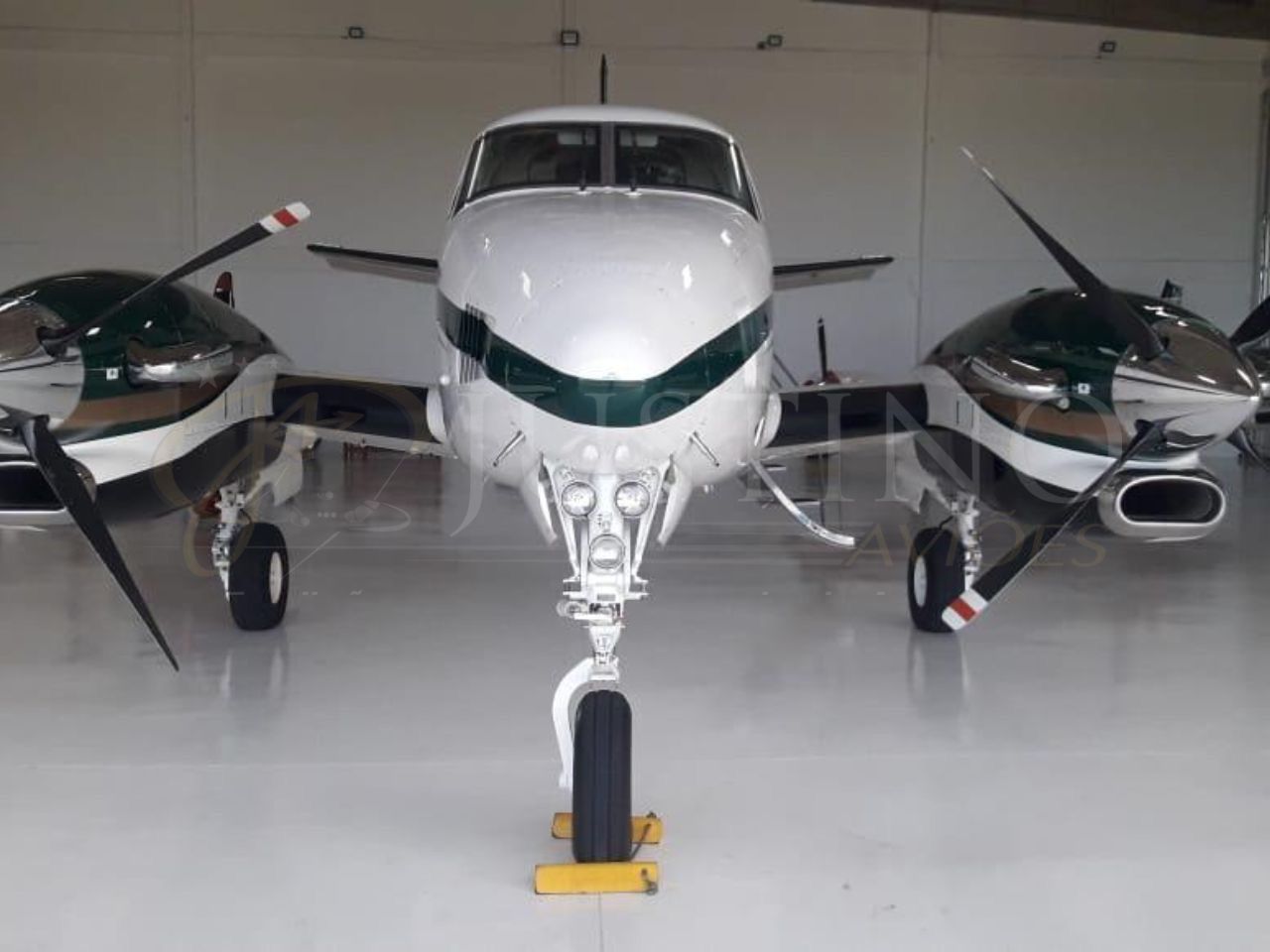 KING AIR C90B JAGUAR EDITION 1998