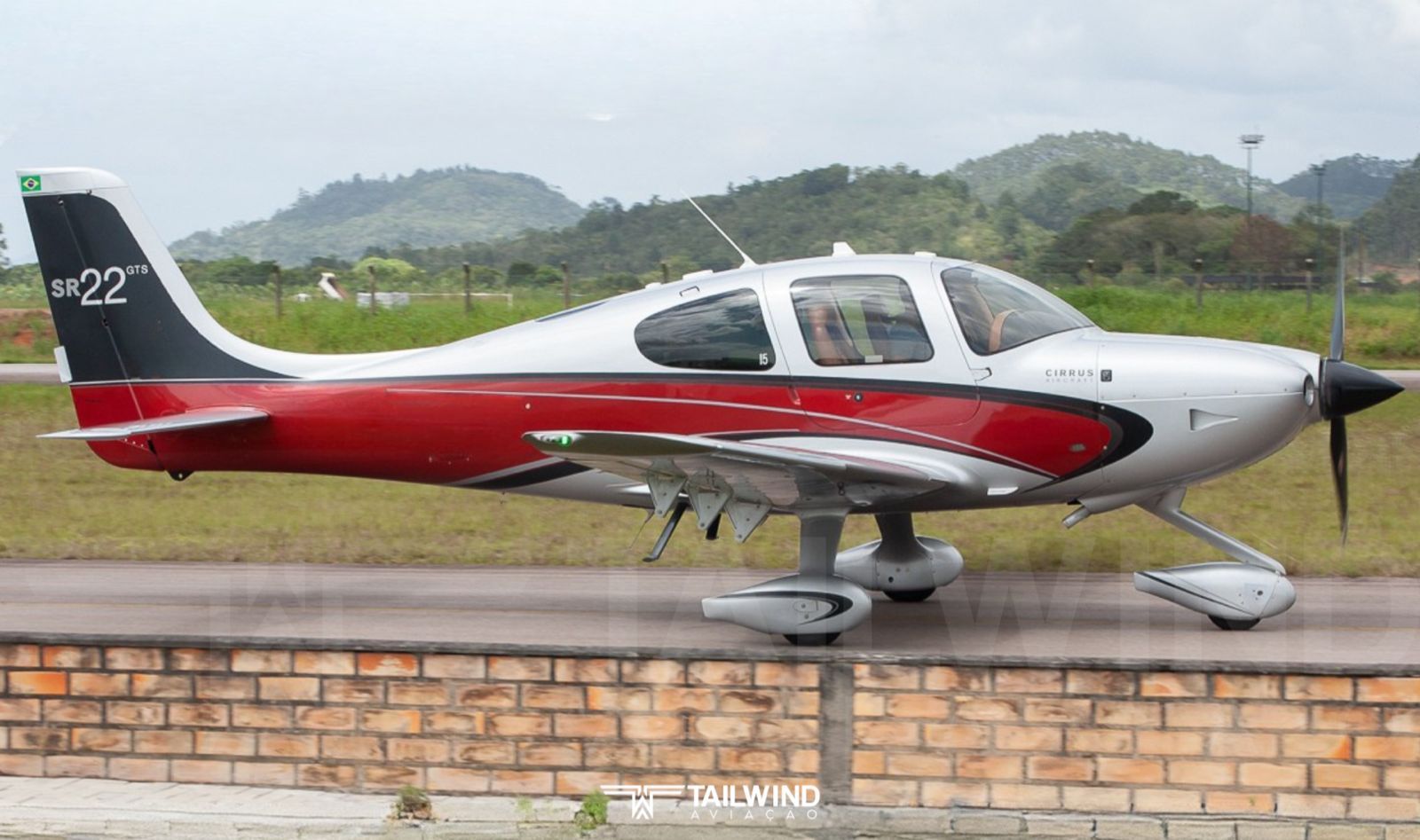 CIRRUS SR22 GTS 2013