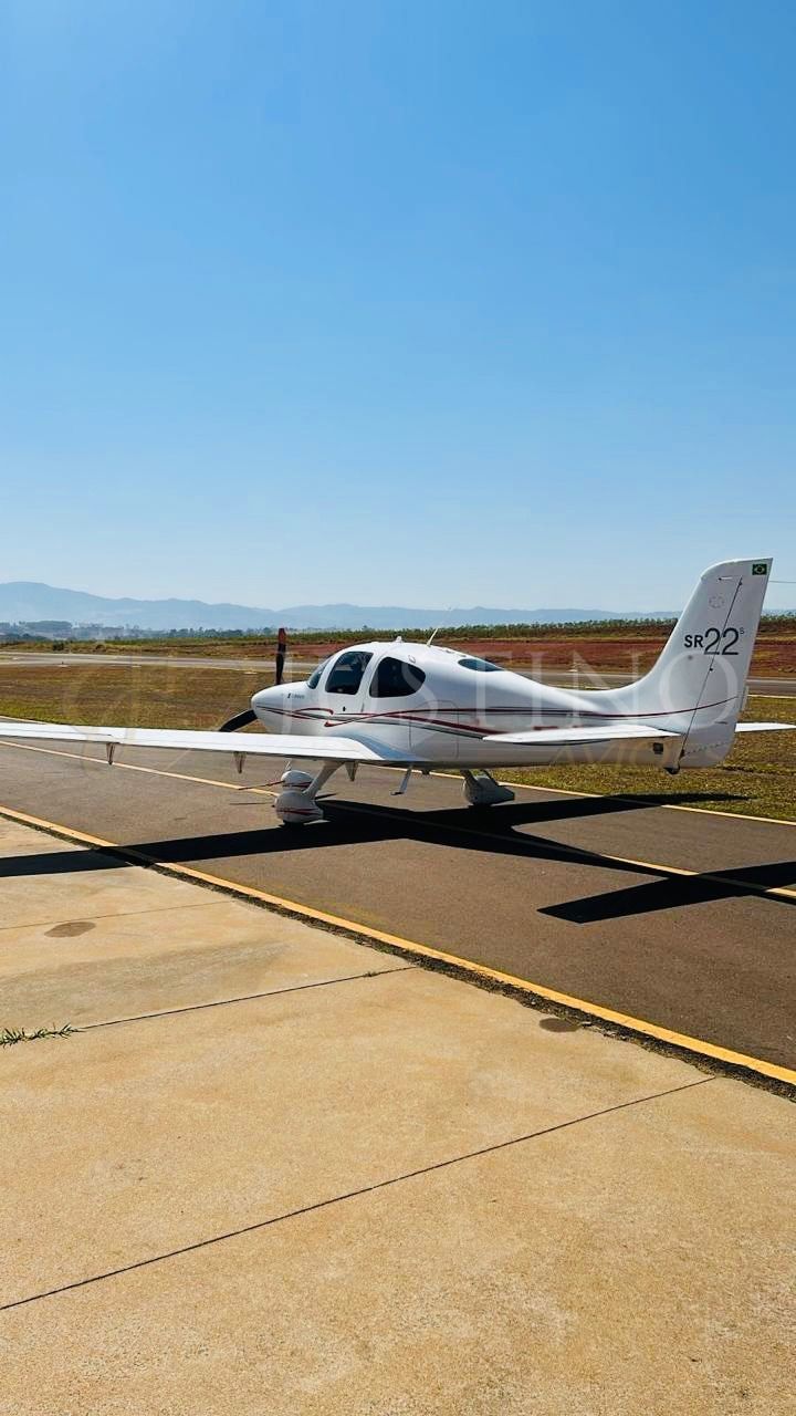 CIRRUS SR22 2010