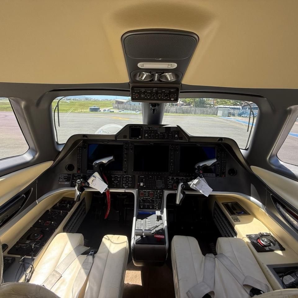 EMBRAER 300 EMB-505 2011