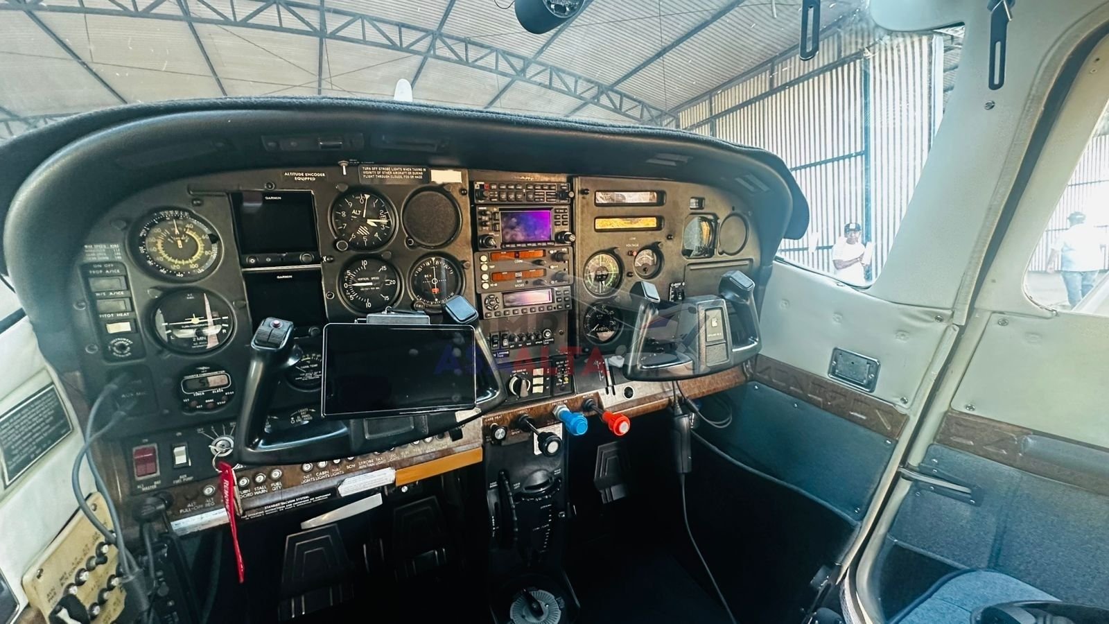 CESSNA 182RG 1981