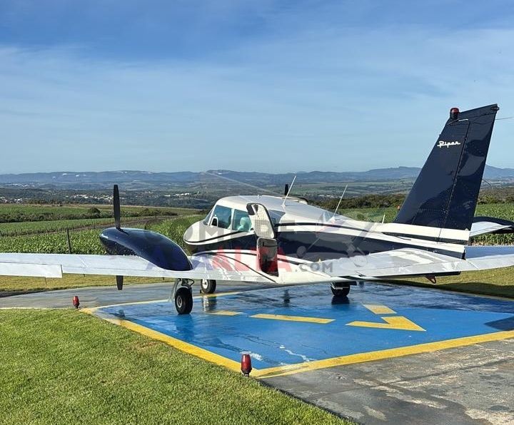 PIPER TWIN COMANCHE 1966