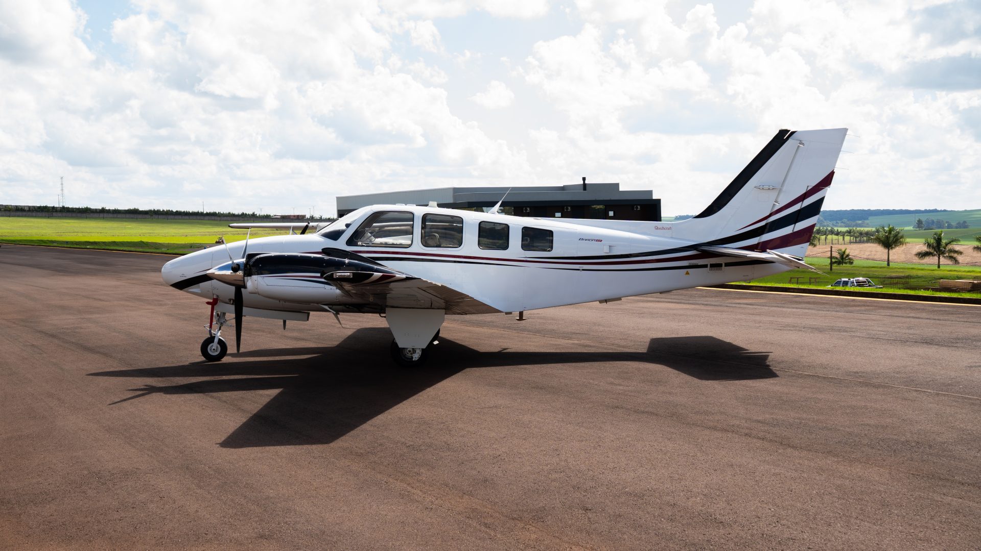 BEECHCRAFT BARON G58 2016