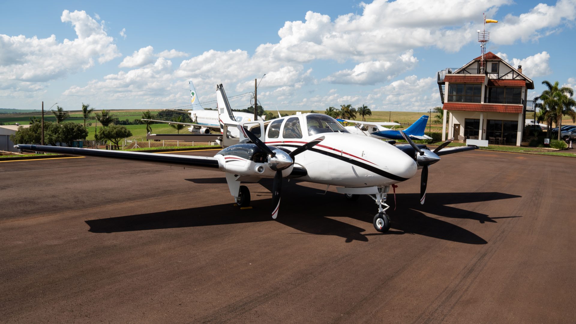 BEECHCRAFT BARON G58 2016
