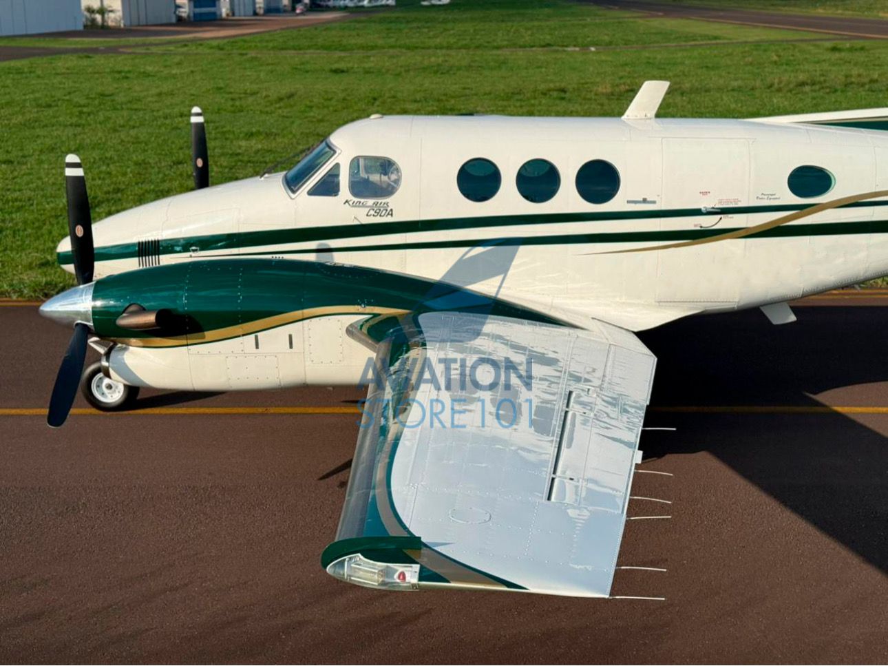 BEECHCRAFT KING AIR C90 BALCKHAWK 1988