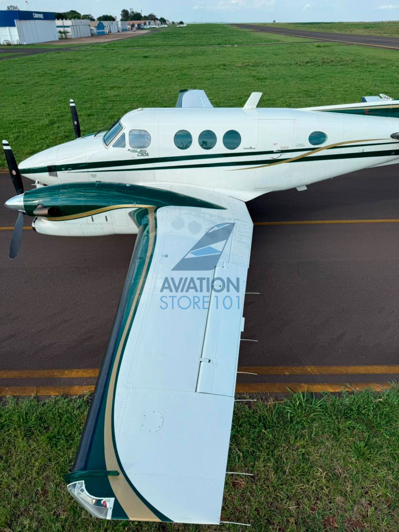 BEECHCRAFT KING AIR C90 BALCKHAWK 1988