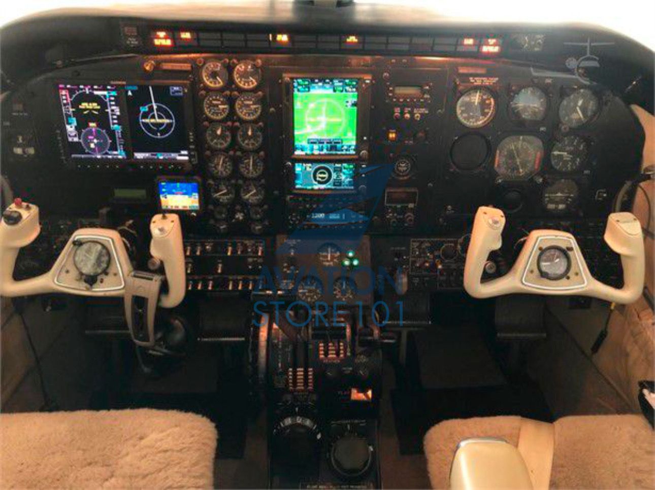 BEECHCRAFT KIGN AIR E90 1973