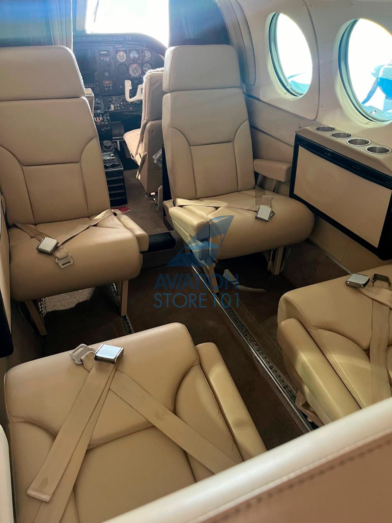 BEECHCRAFT KIGN AIR E90 1973