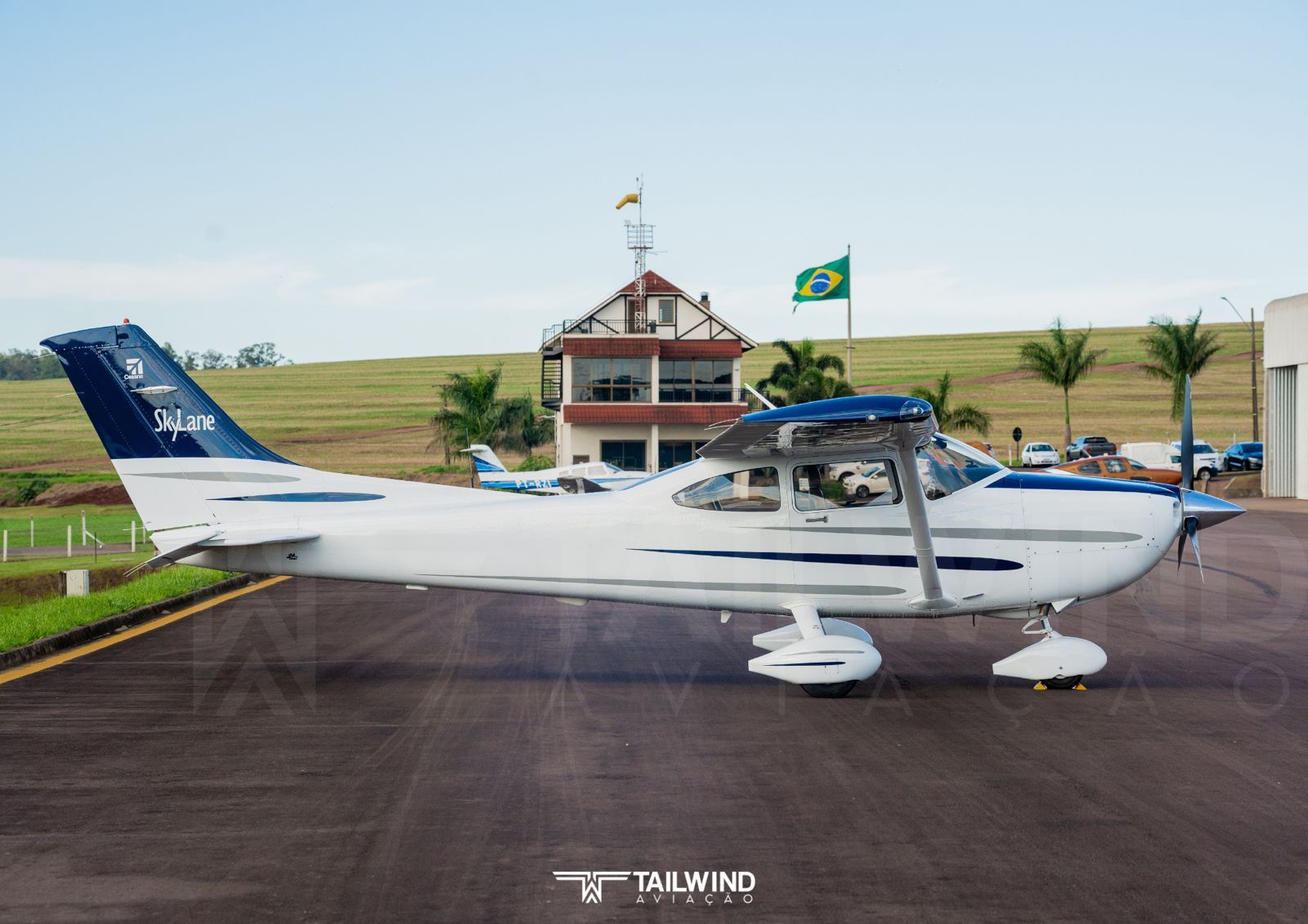 CESSNA 182T SKYLANE 2003