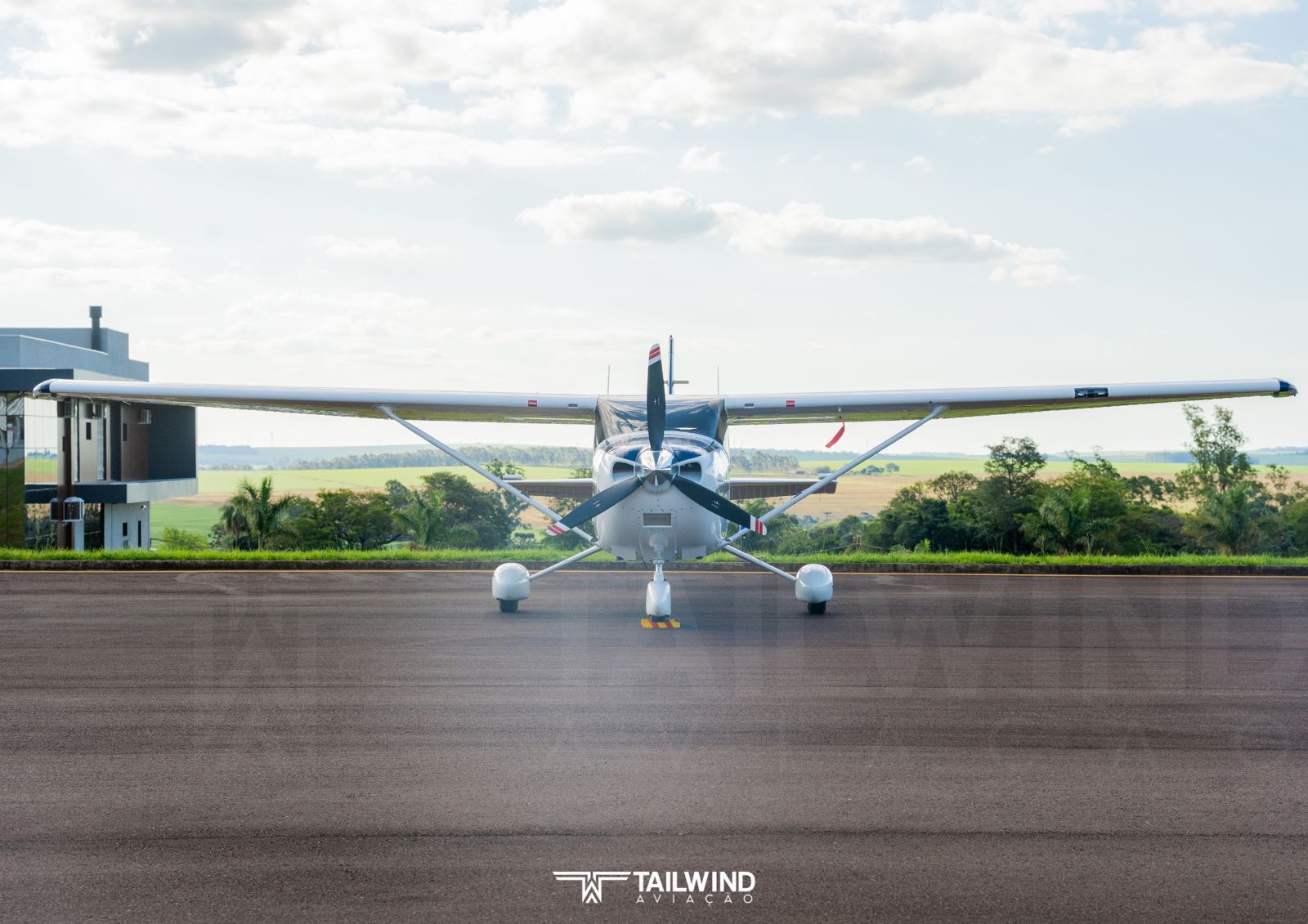 CESSNA 182T SKYLANE 2003