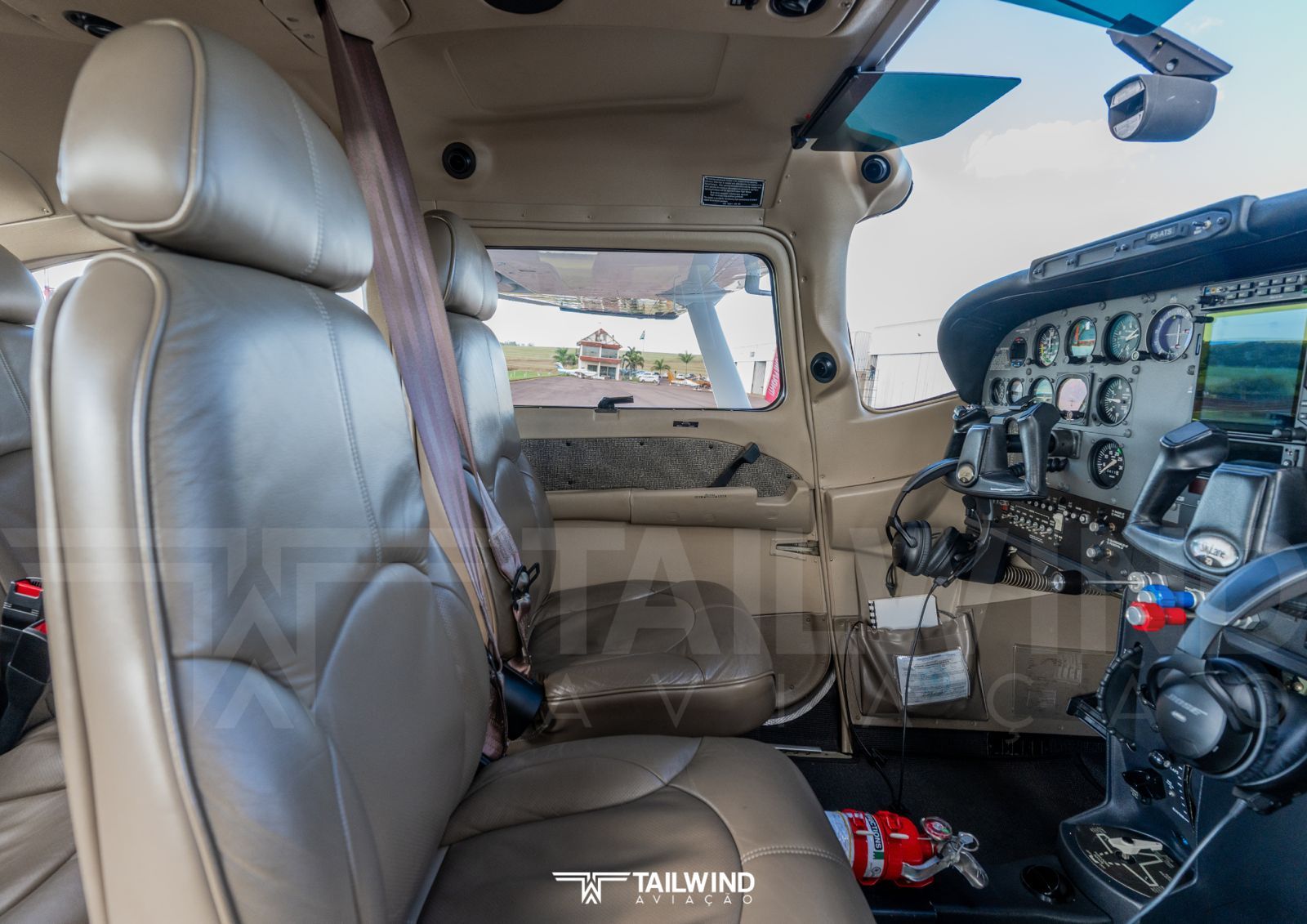 CESSNA 182T SKYLANE 2003