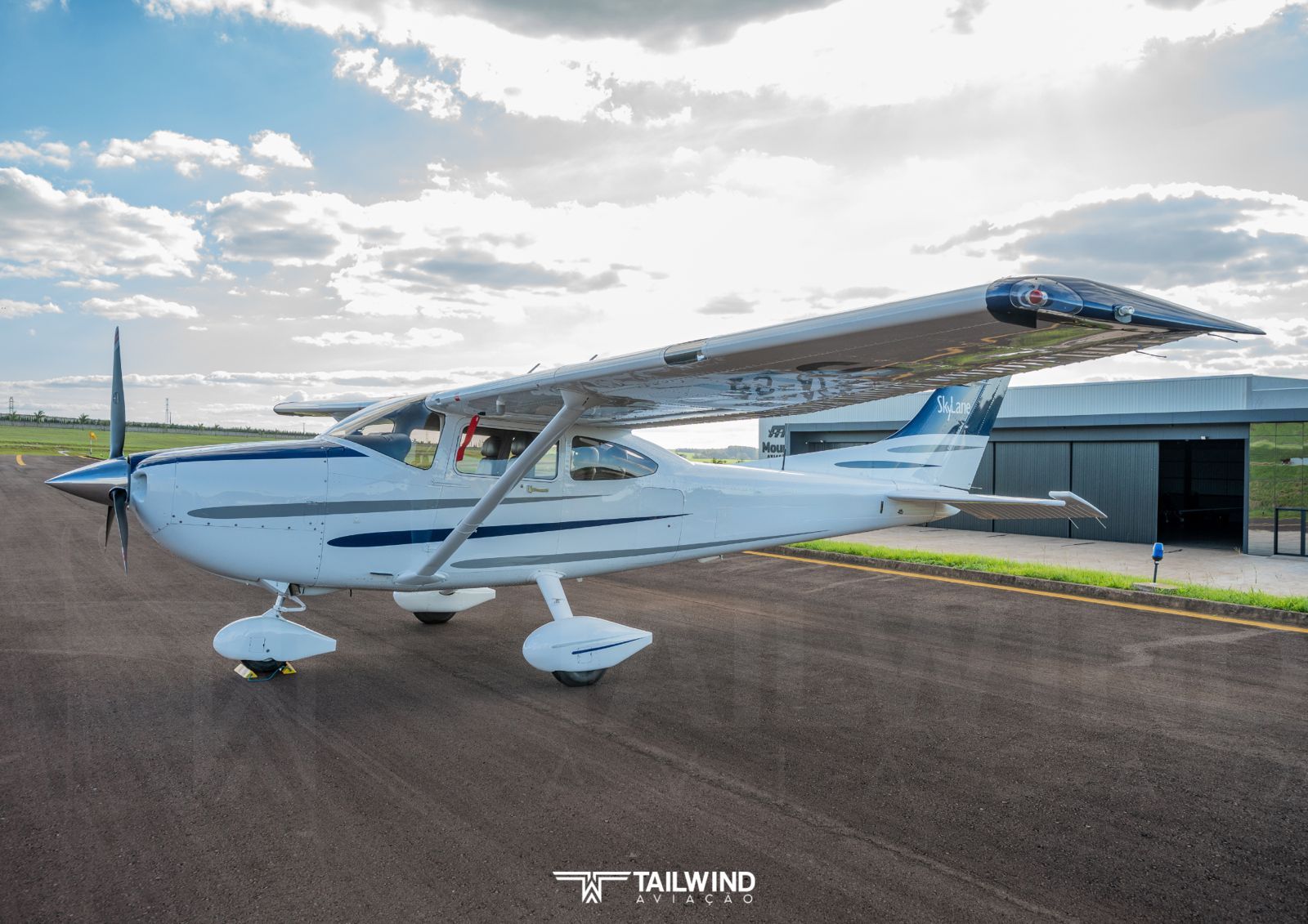 CESSNA 182T SKYLANE 2003