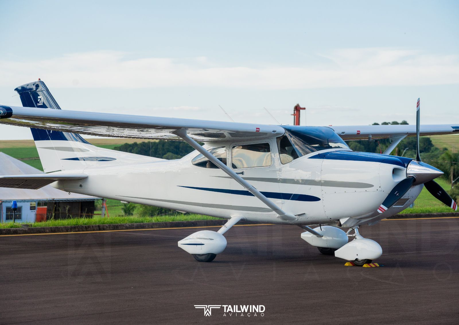 CESSNA 182T SKYLANE 2003