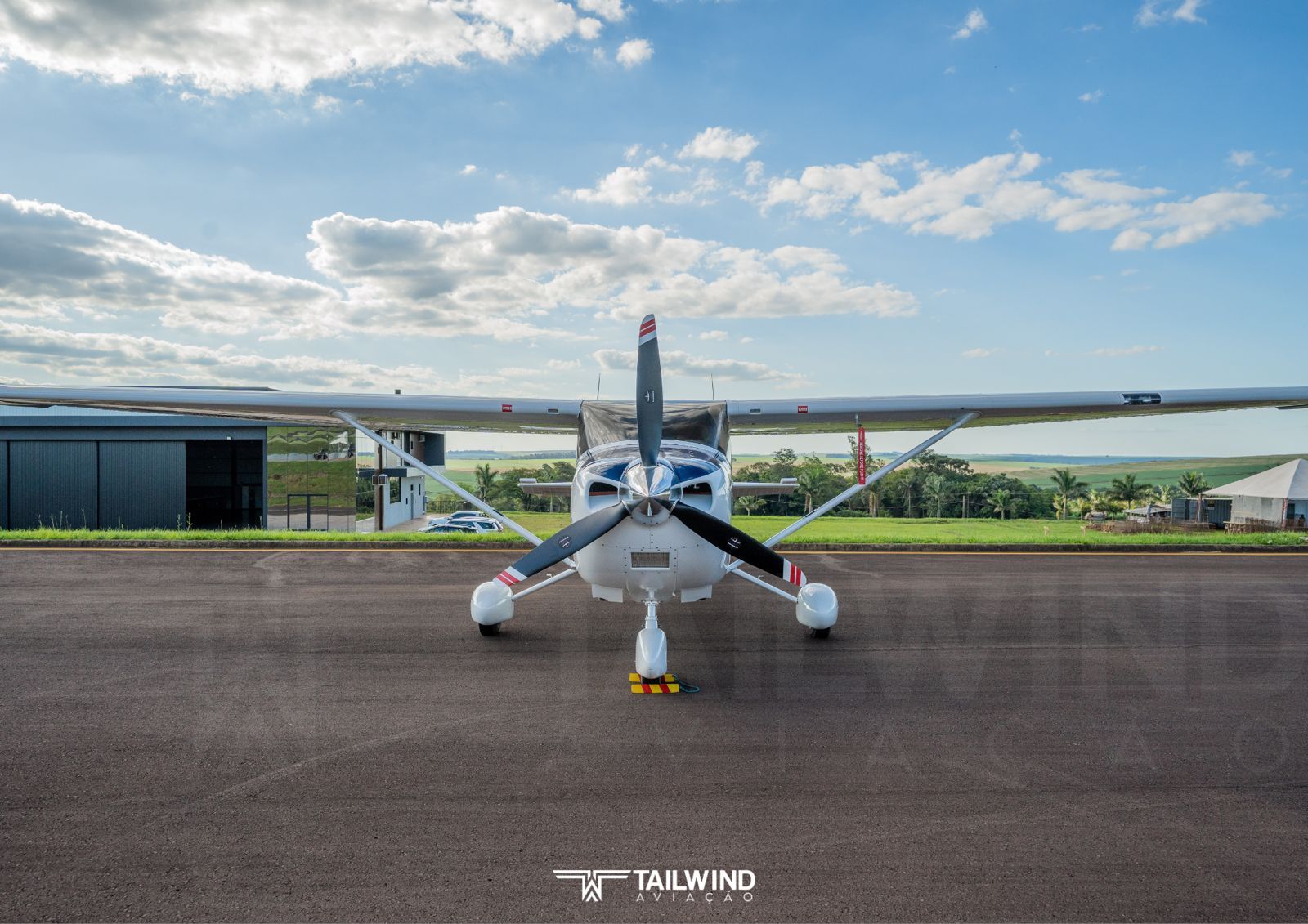 CESSNA 182T SKYLANE 2003