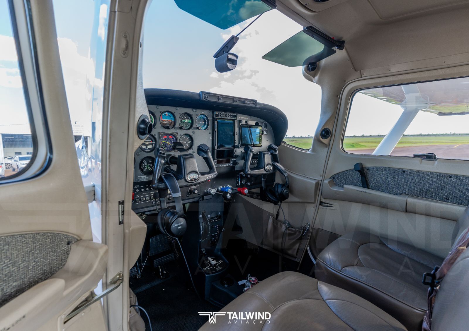 CESSNA 182T SKYLANE 2003