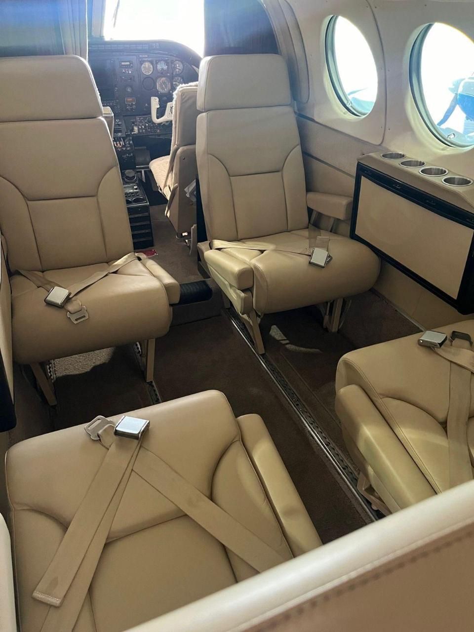 BEECHCRAFT KING AIR E90 1972