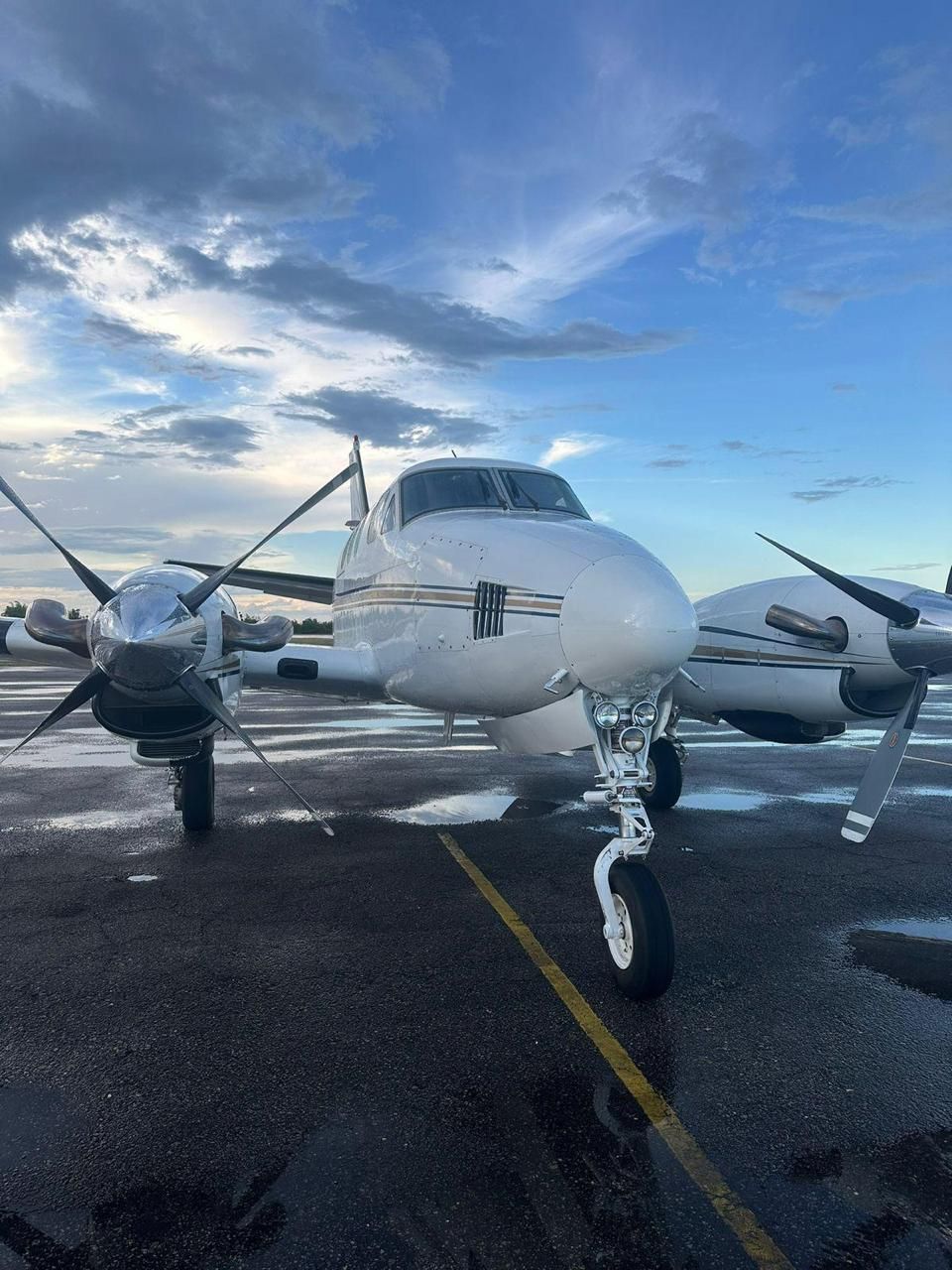 BEECHCRAFT KING AIR E90 1972