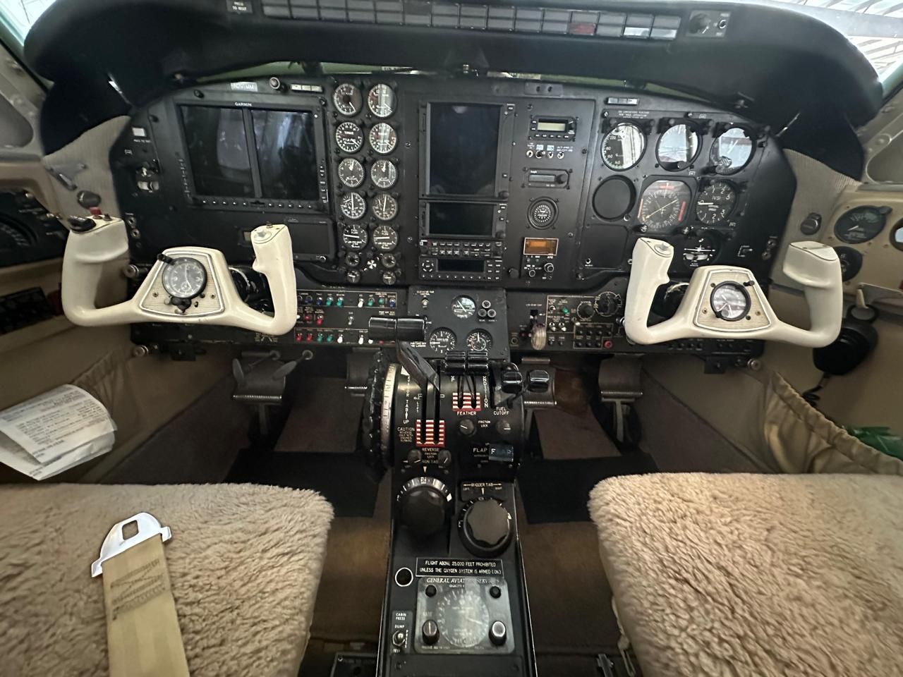 BEECHCRAFT KING AIR E90 1972