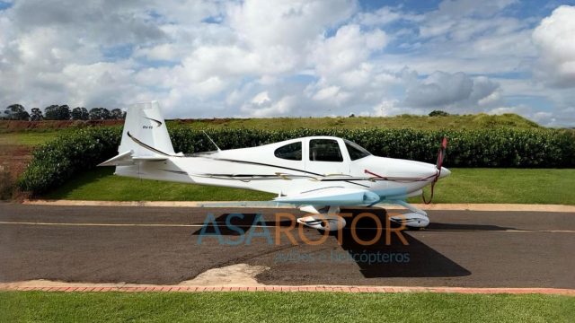 VANS RV-10 FLYER 2012