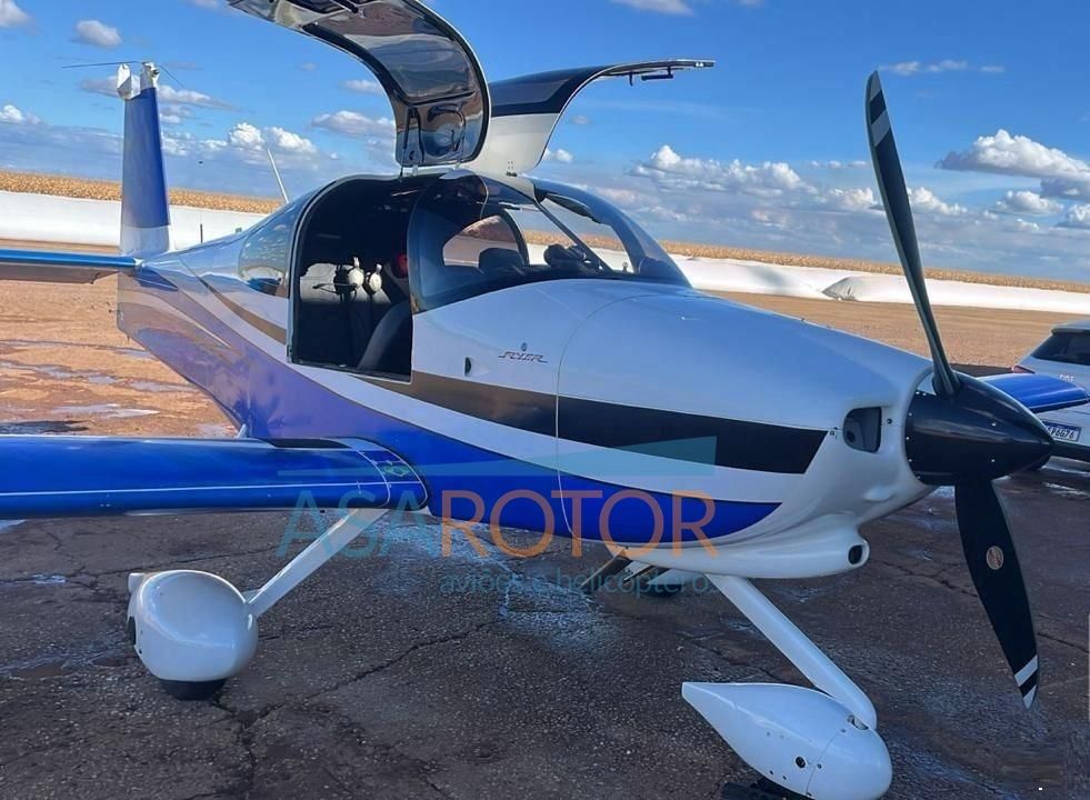 VANS RV-10 FLYER 2012