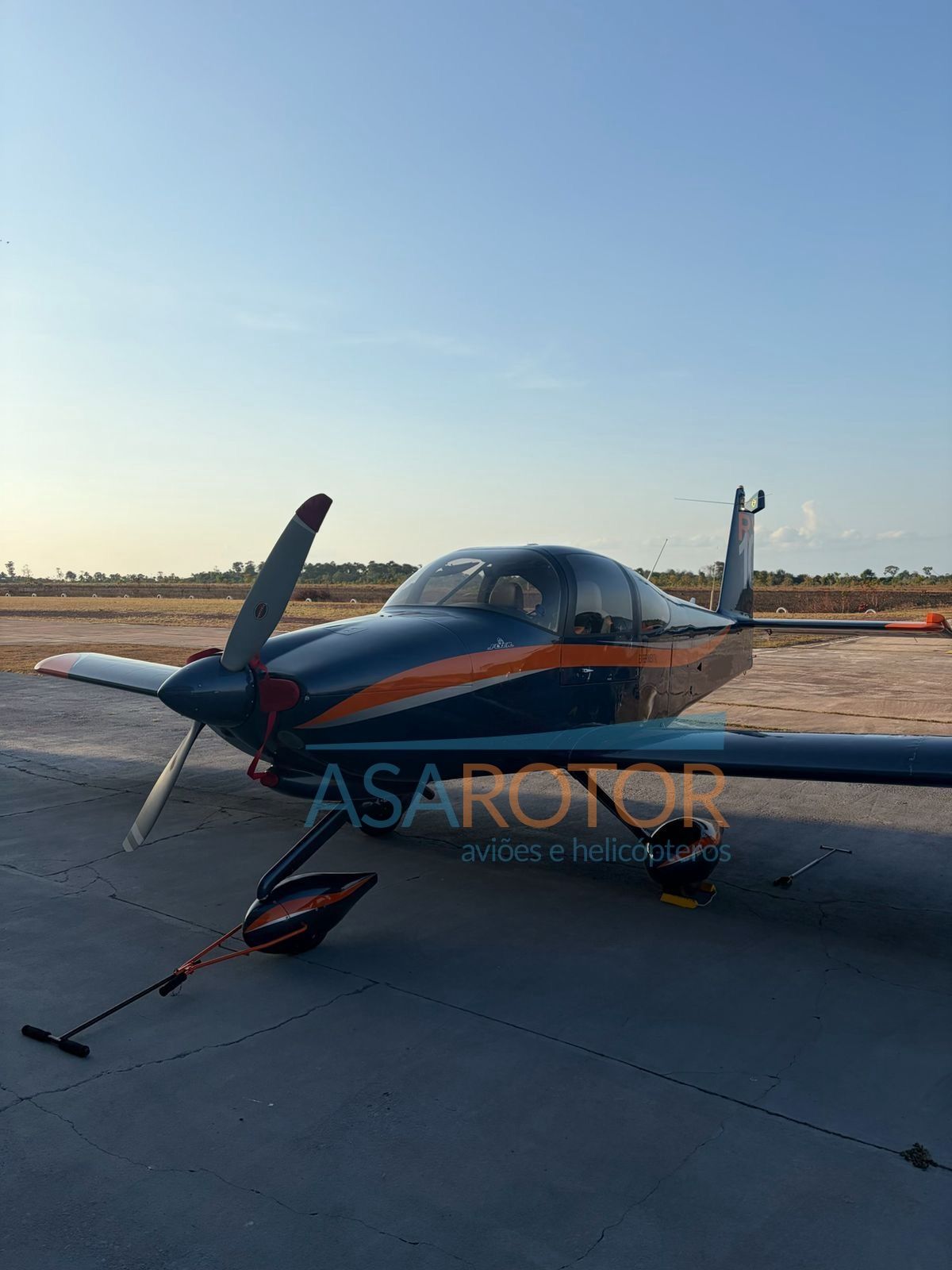 VANS RV-10 FLYER 2012