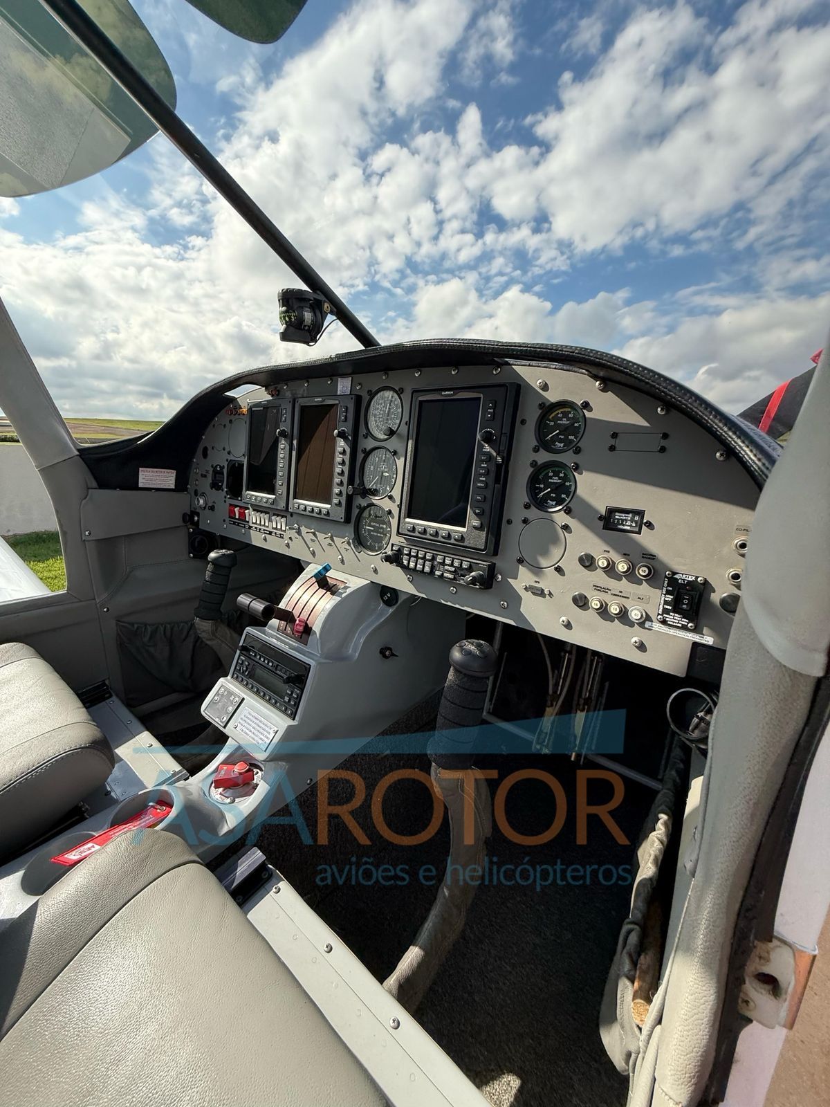 VANS RV-10 FLYER 2012