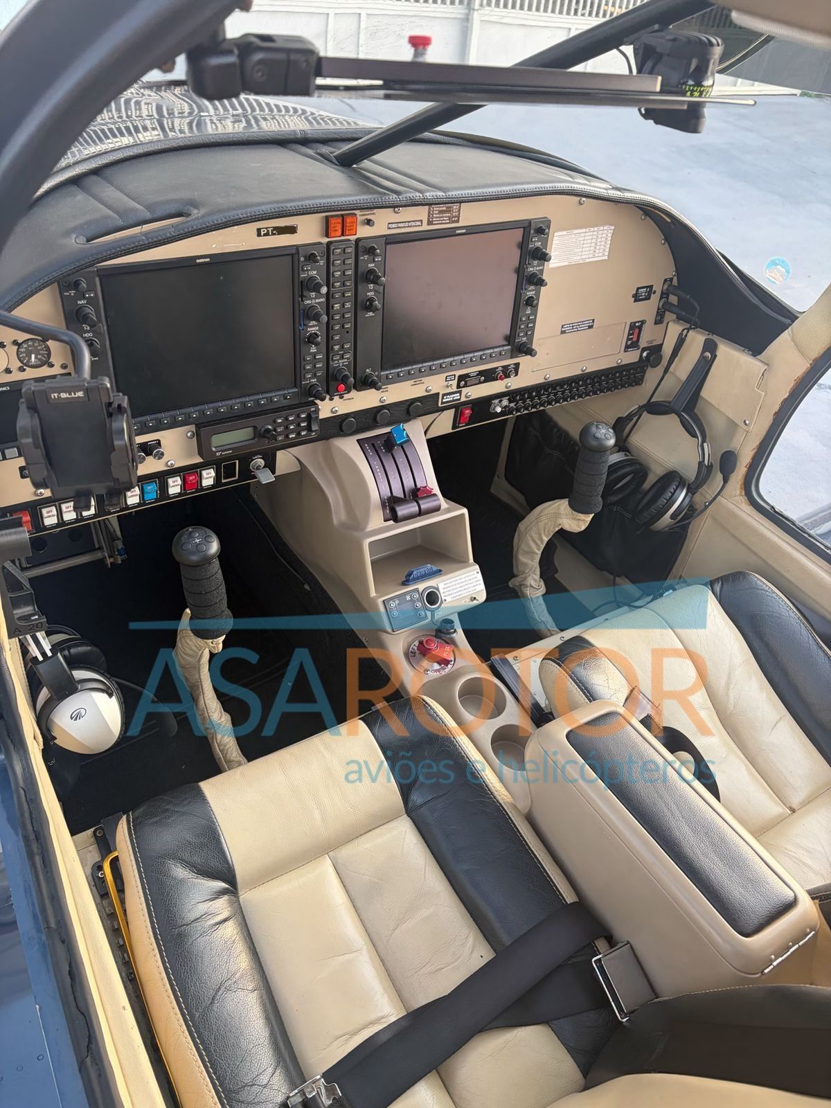 VANS RV-10 FLYER 2012