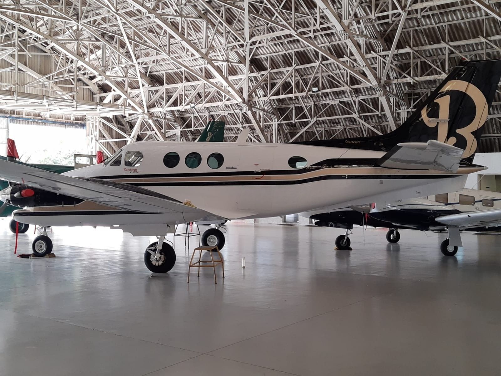 BEECHCRAFT KING AIR C90 1988