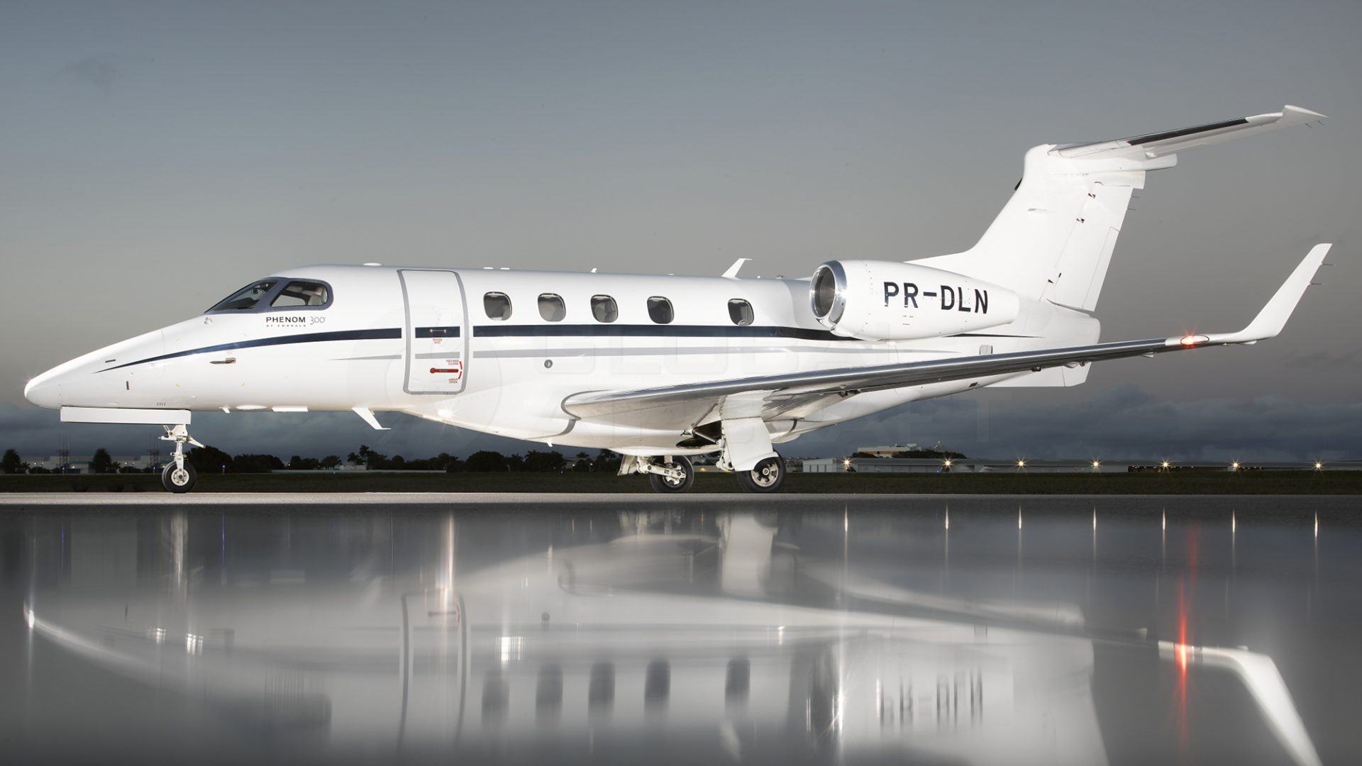 EMBRAER PHENOM 300 2014
