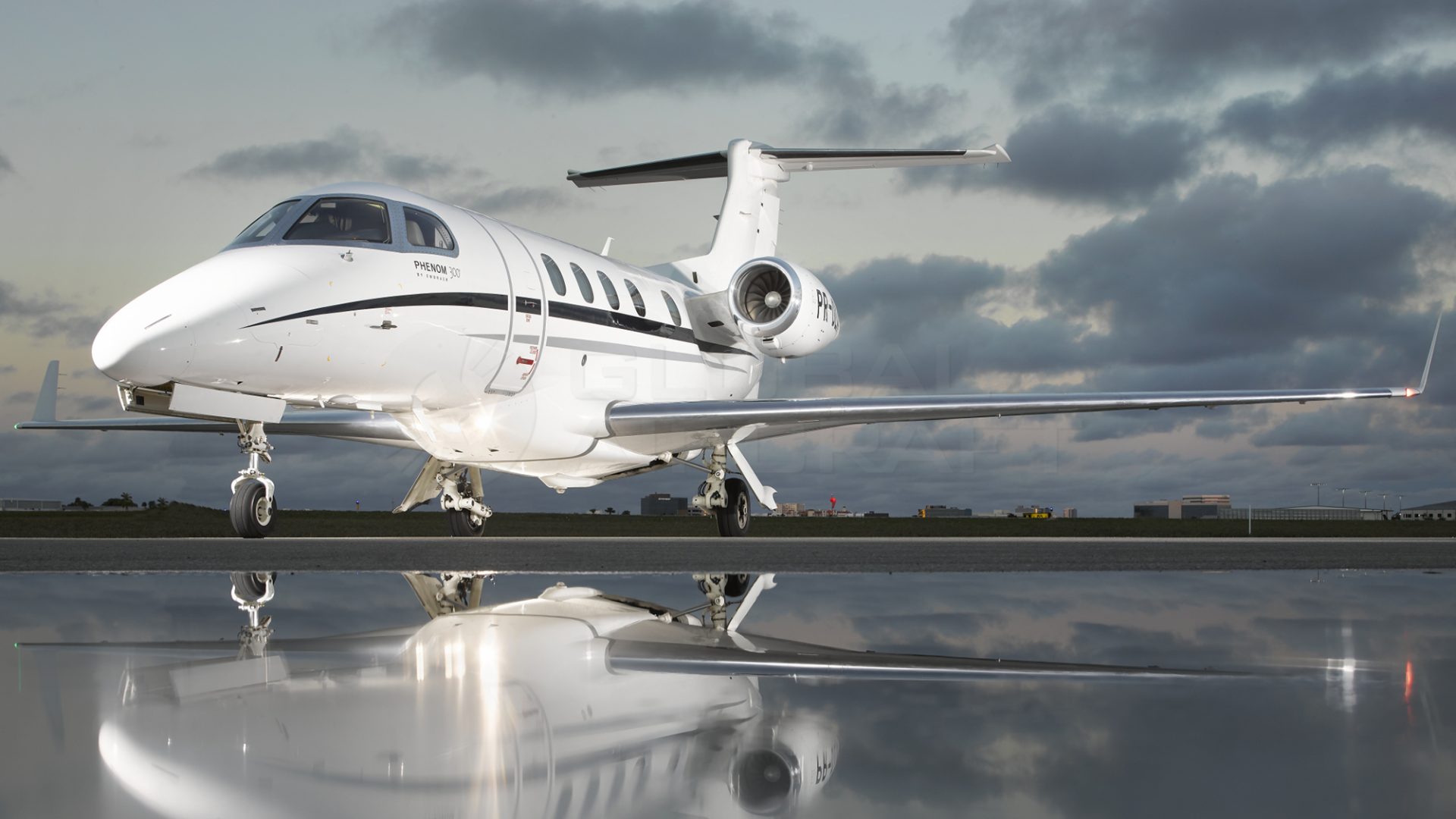 EMBRAER PHENOM 300 2014
