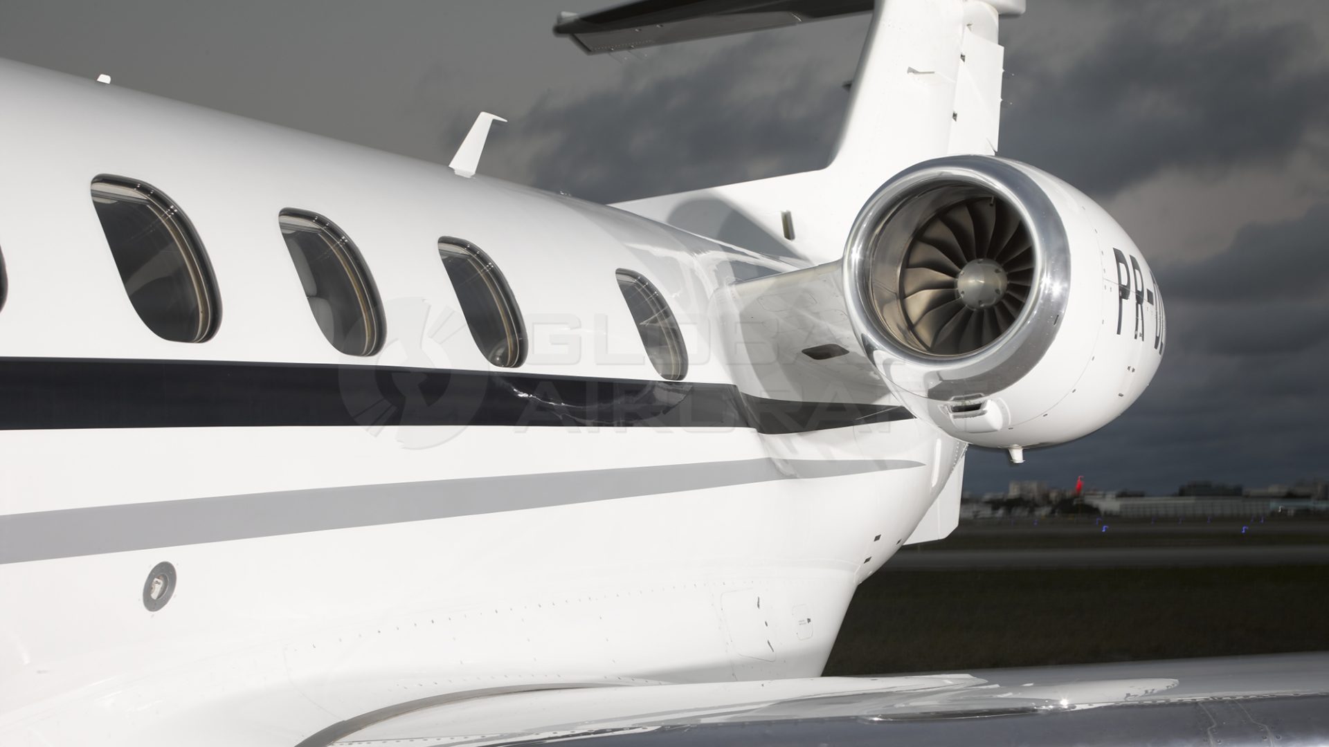 EMBRAER PHENOM 300 2014