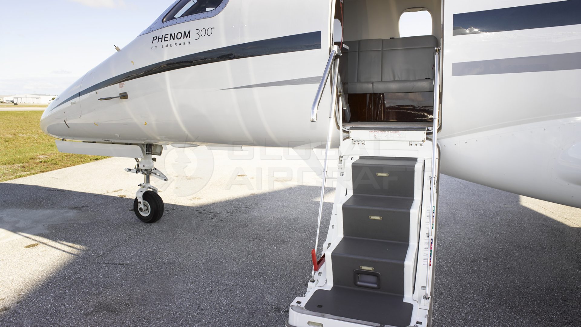 EMBRAER PHENOM 300 2014