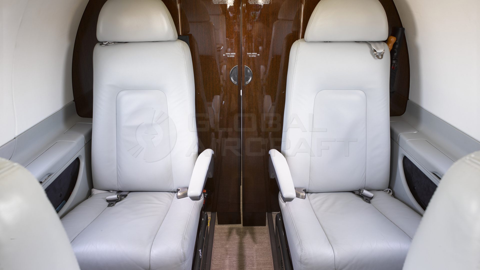 EMBRAER PHENOM 300 2014