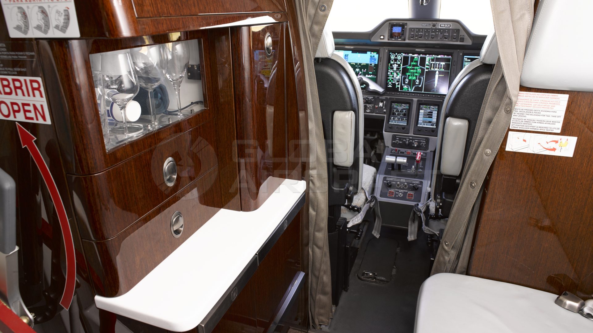 EMBRAER PHENOM 300 2014