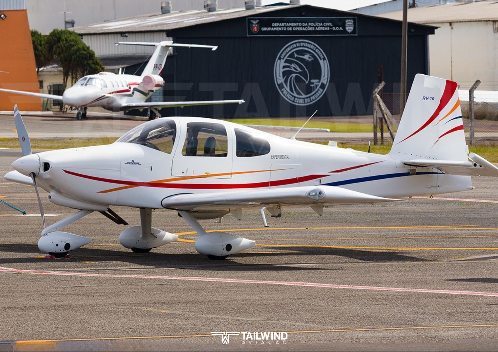 VANS RV10 FLYER 2014