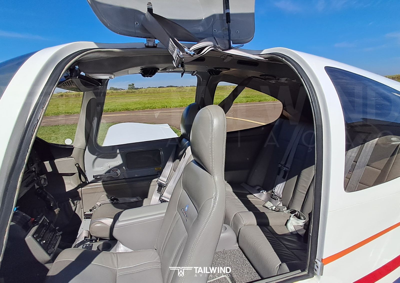 VANS RV10 FLYER 2014