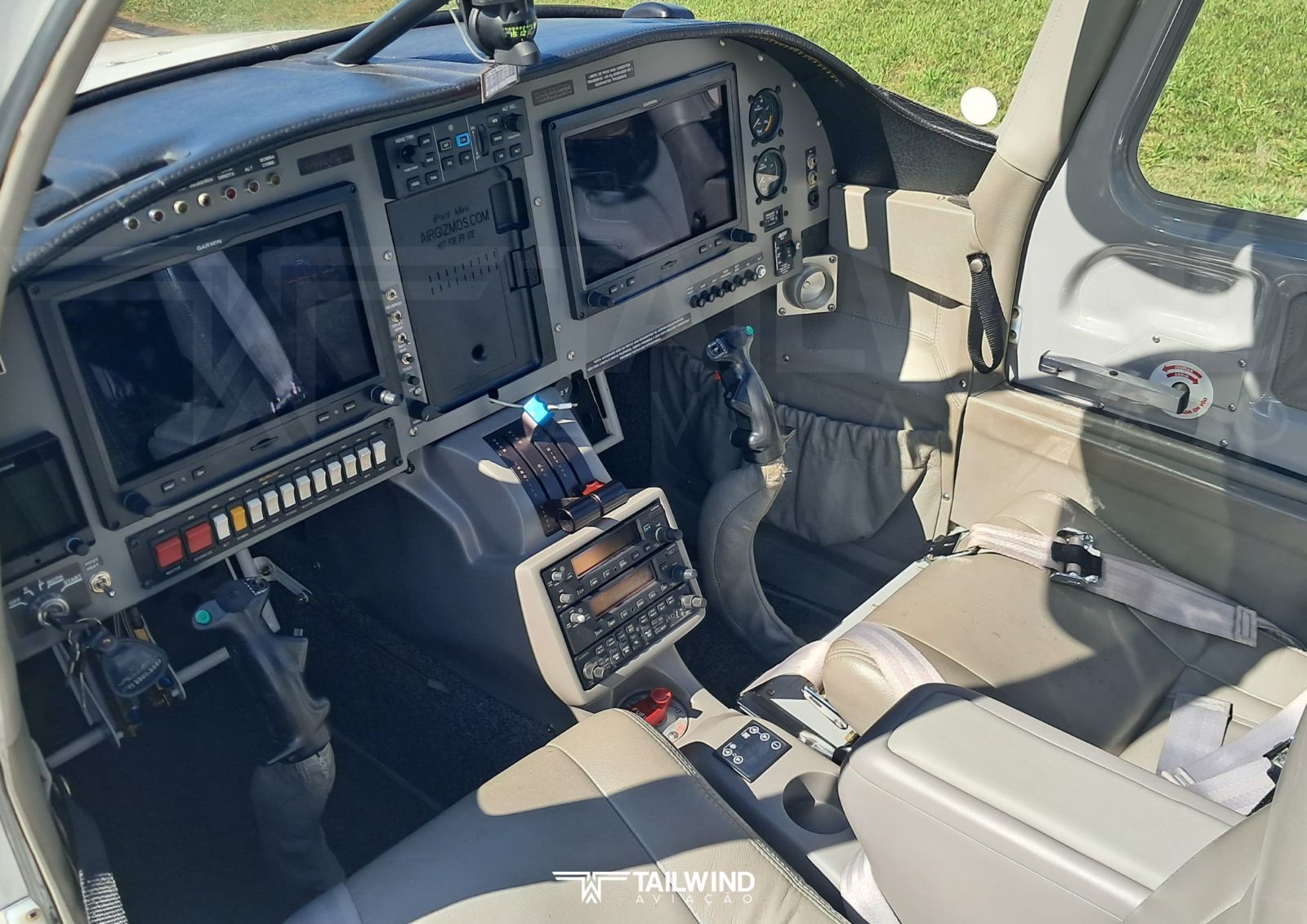 VANS RV10 FLYER 2014