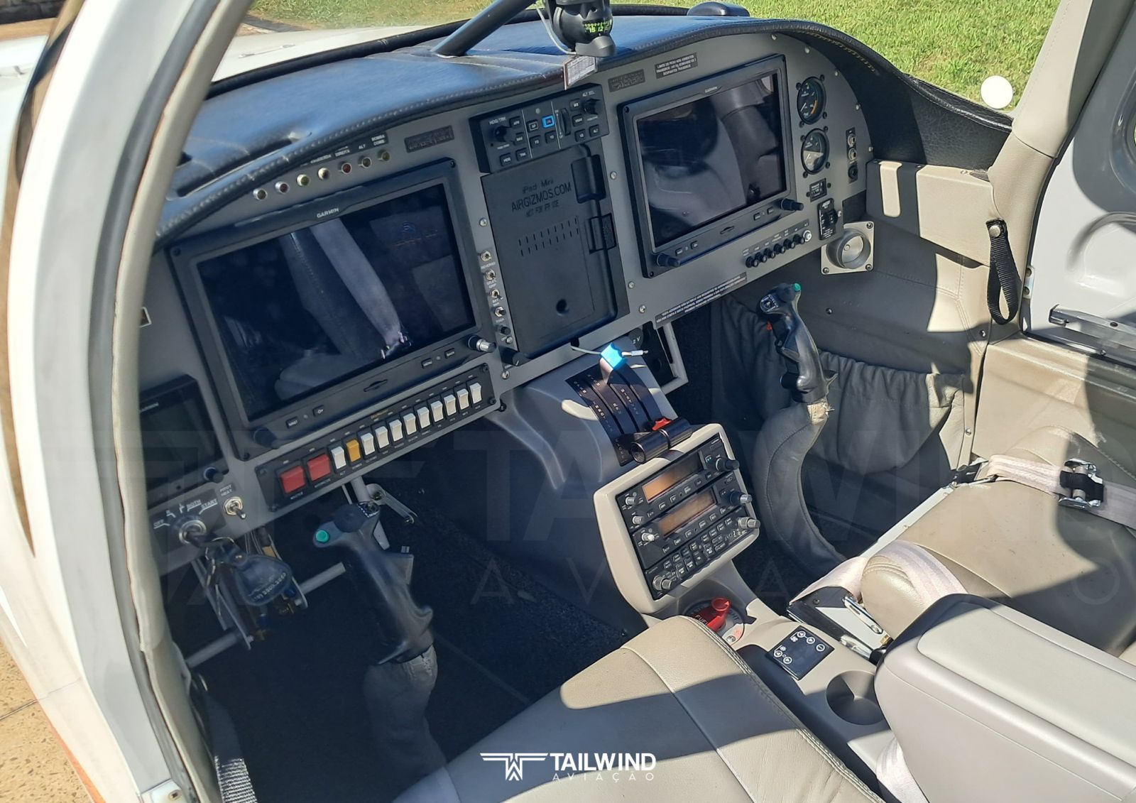 VANS RV10 FLYER 2014