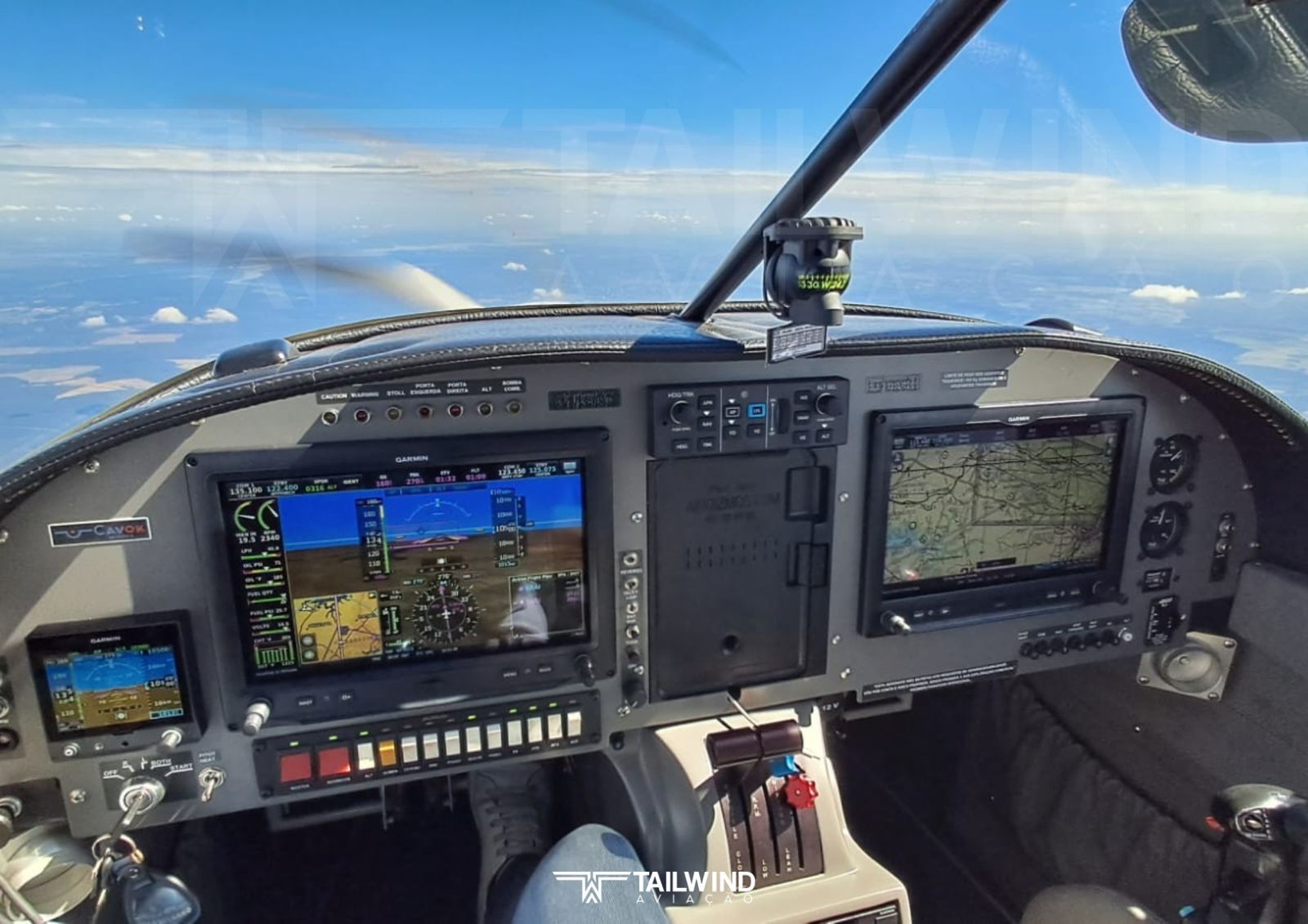 VANS RV10 FLYER 2014