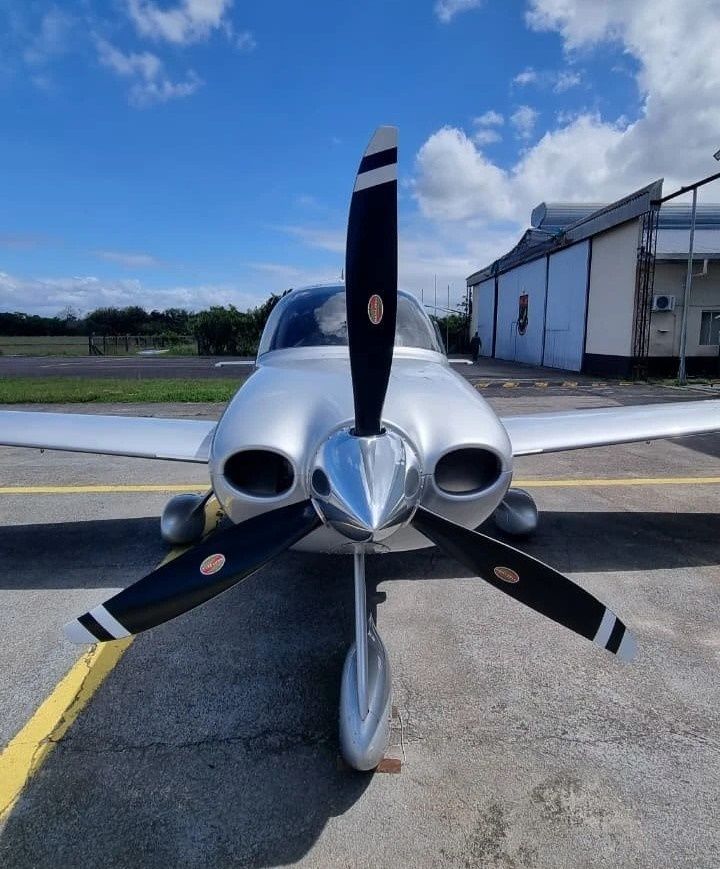 CIRRUS SR22 GTS 2008