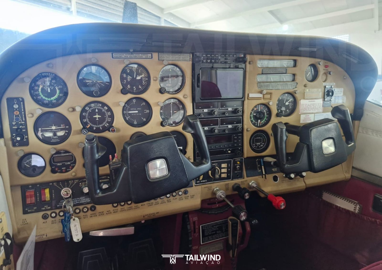 CESSNA T210M 1976