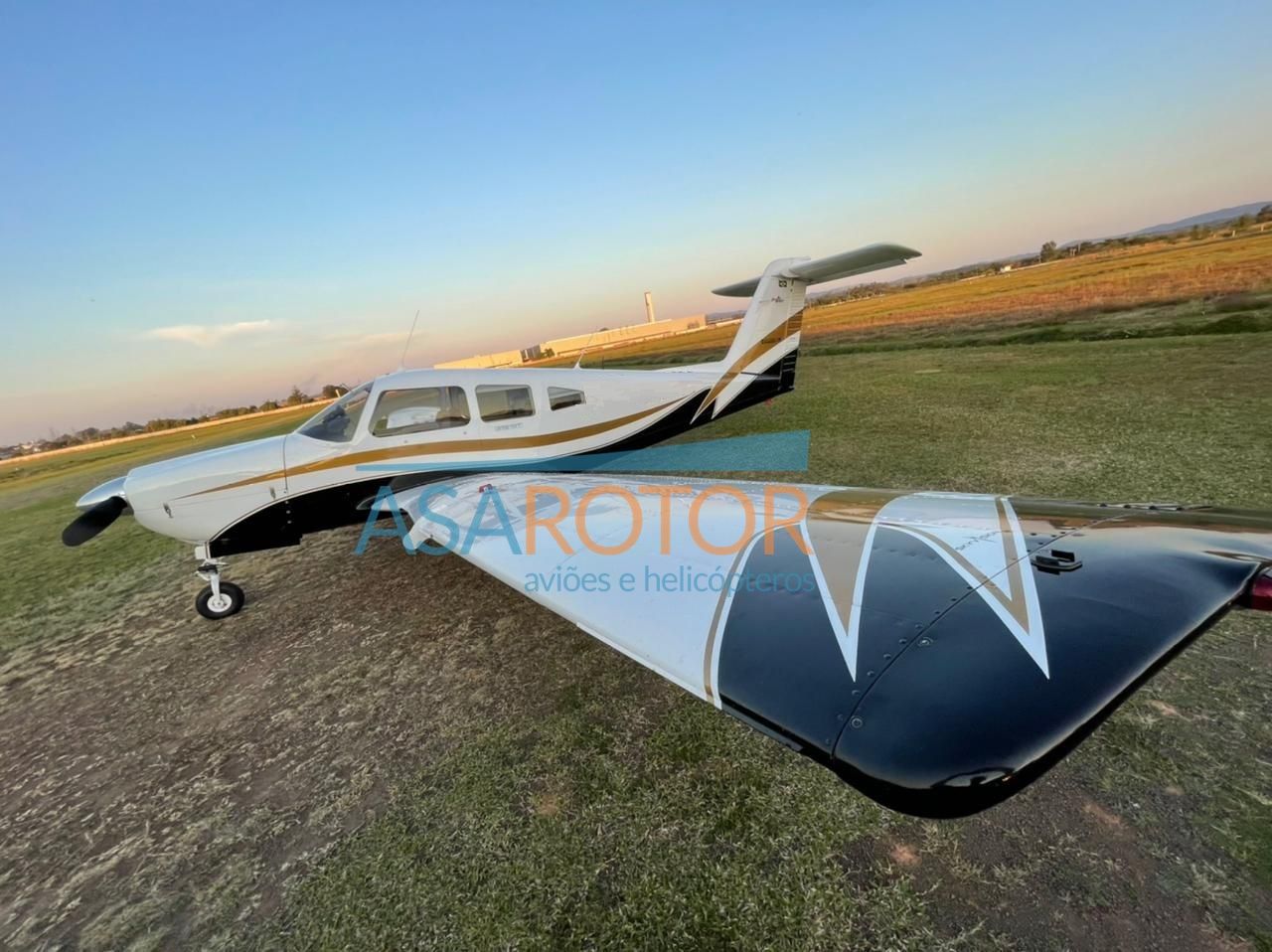 EMBRAER EMB-711T CORISCO ASPIRADO 1980