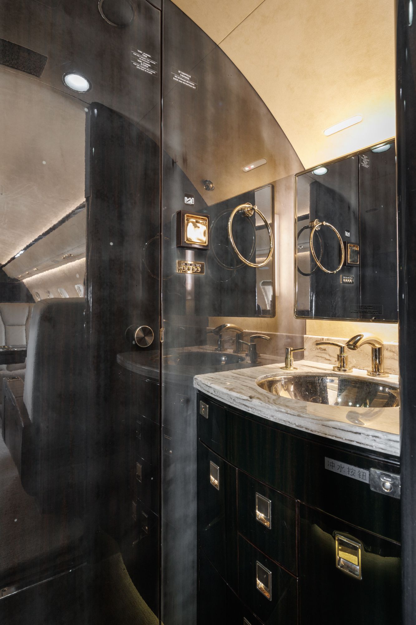 BOMBARDIER CHALLENGER 605 2010