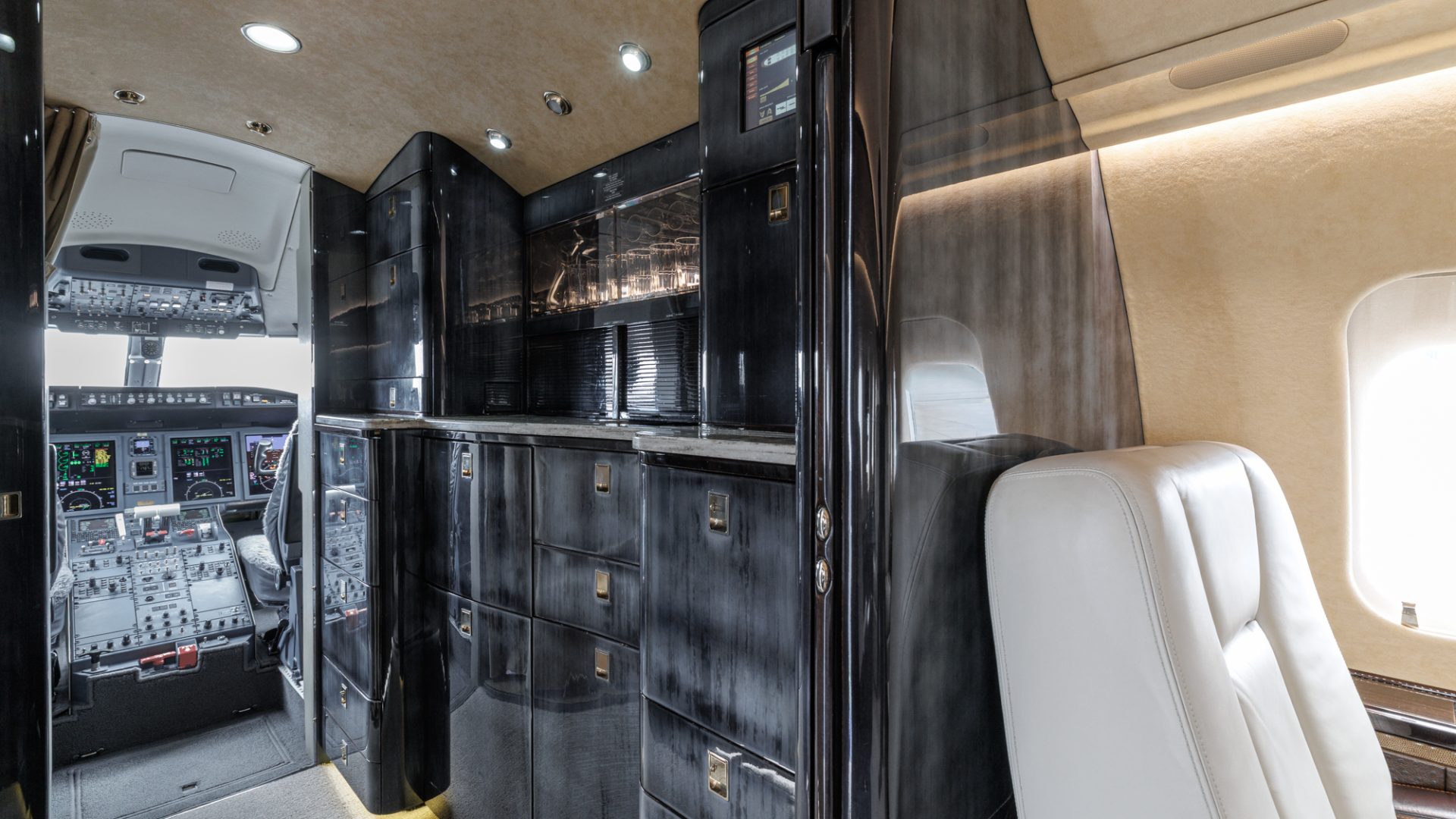 BOMBARDIER CHALLENGER 605 2010