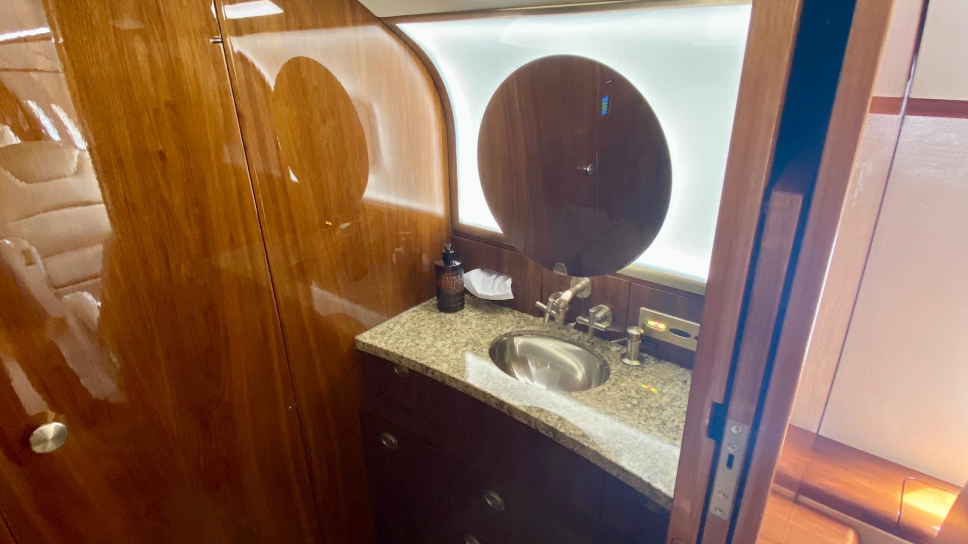 BOMBARDIER CHALLENGER 300 2012