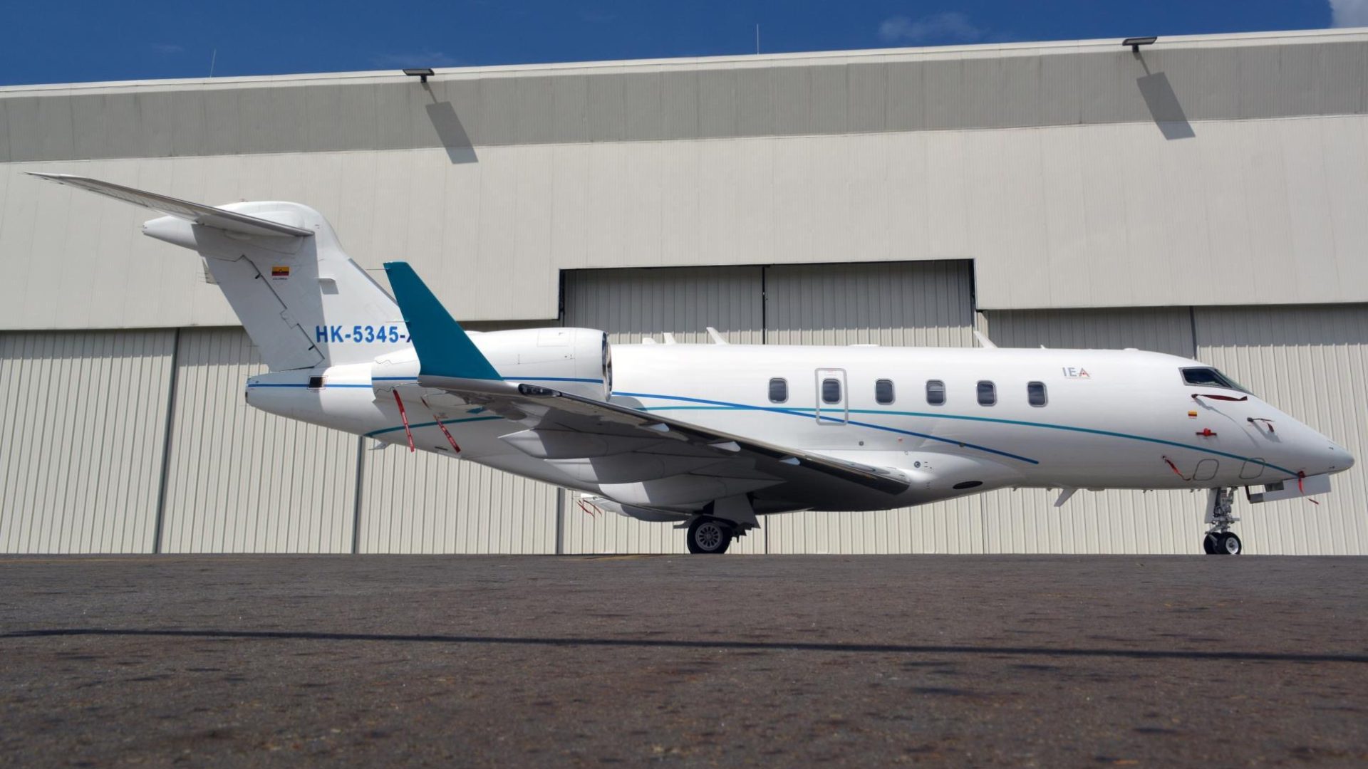 BOMBARDIER CHALLENGER 300 2012