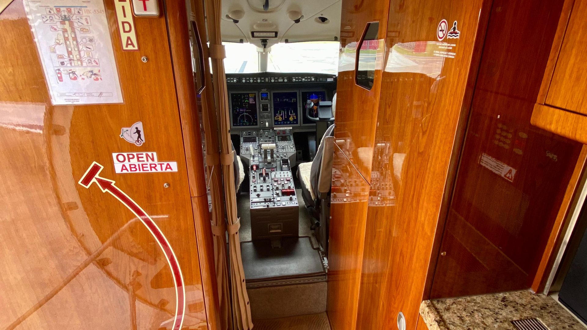 BOMBARDIER CHALLENGER 300 2012