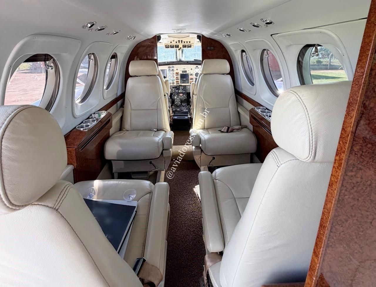 BEECHCRAFT KING AIR C90B 1998